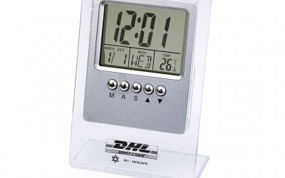 Relógio Digital em Acrílico com Painel de LCD. Tam.: 11,5 x 7,5 cm.