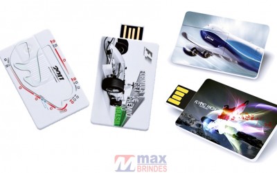 Mini Pen Card de 4 GB ou 8 GB. Tam.: 4,7 x 3 cm.