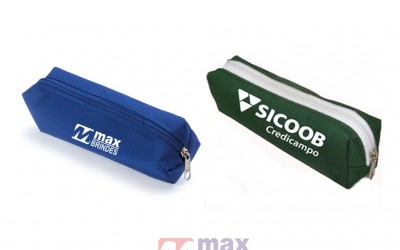 Estojo em Nylon - Tam.: 22 x 6,5 cm.