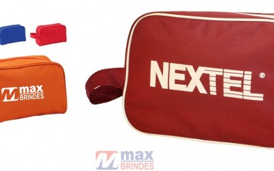 Necessaire em Nylon - Tam.: 21 x 15 x 8 cm.